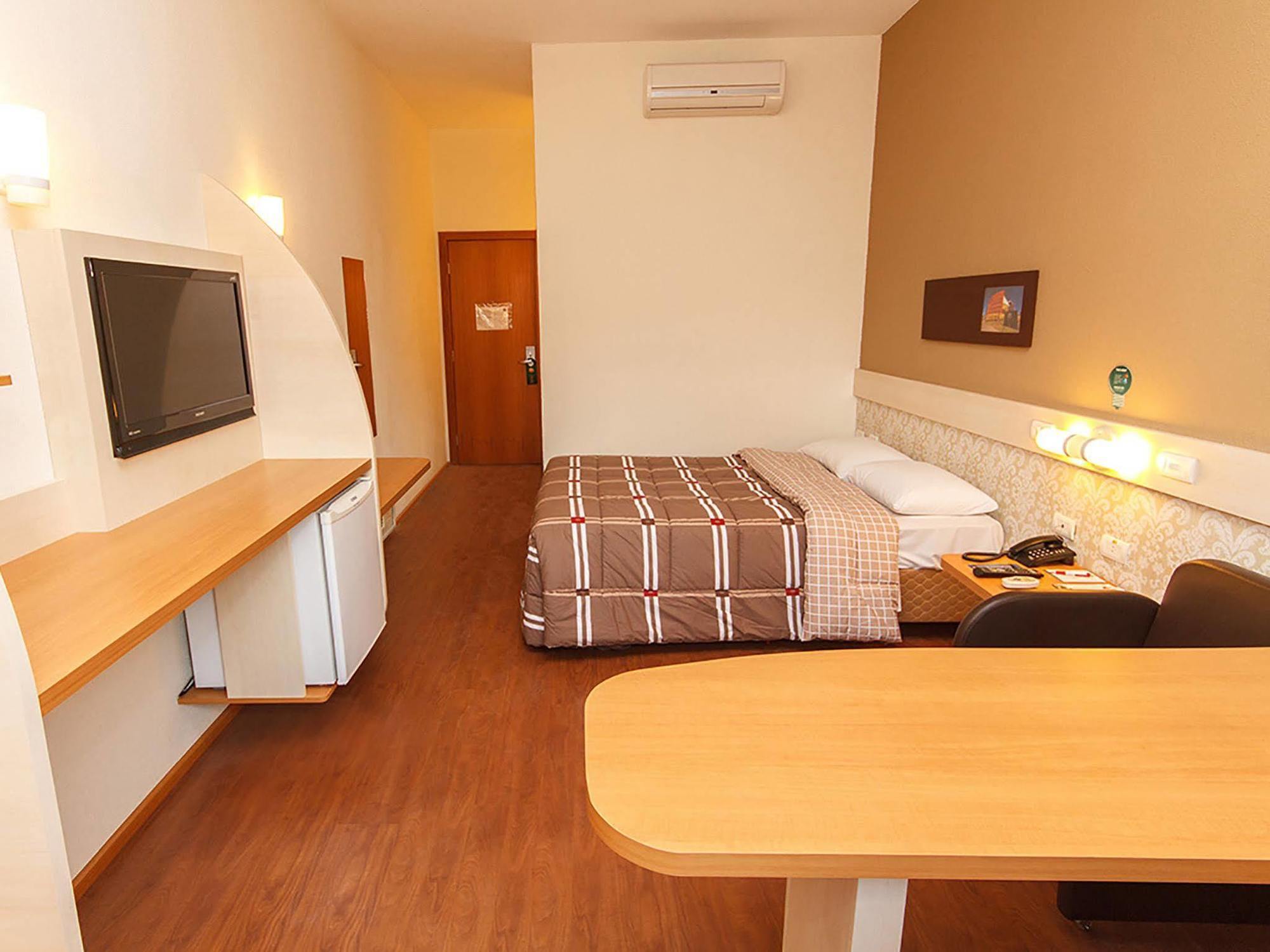Hotel 10 Itajai/Navegantes Exterior photo